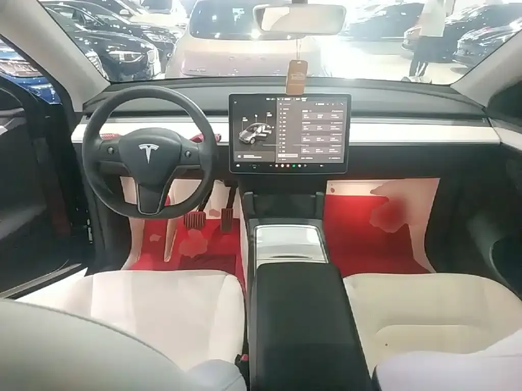 Tesla Model Y — фото 3