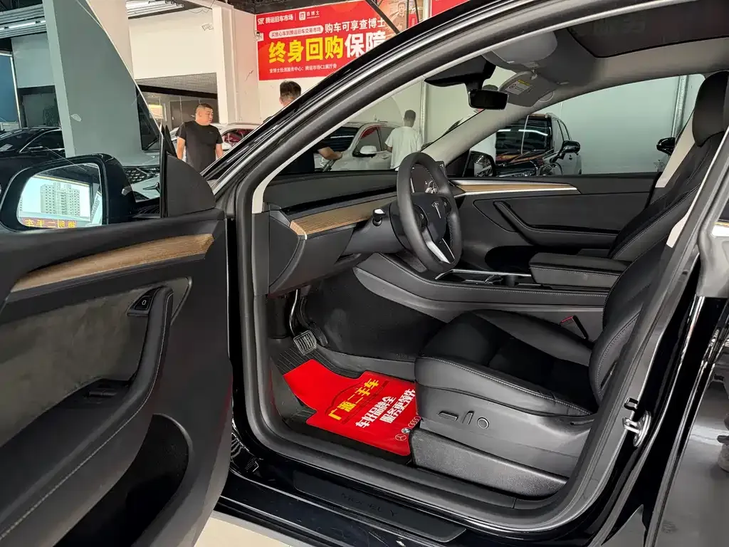 Tesla Model Y — фото 4