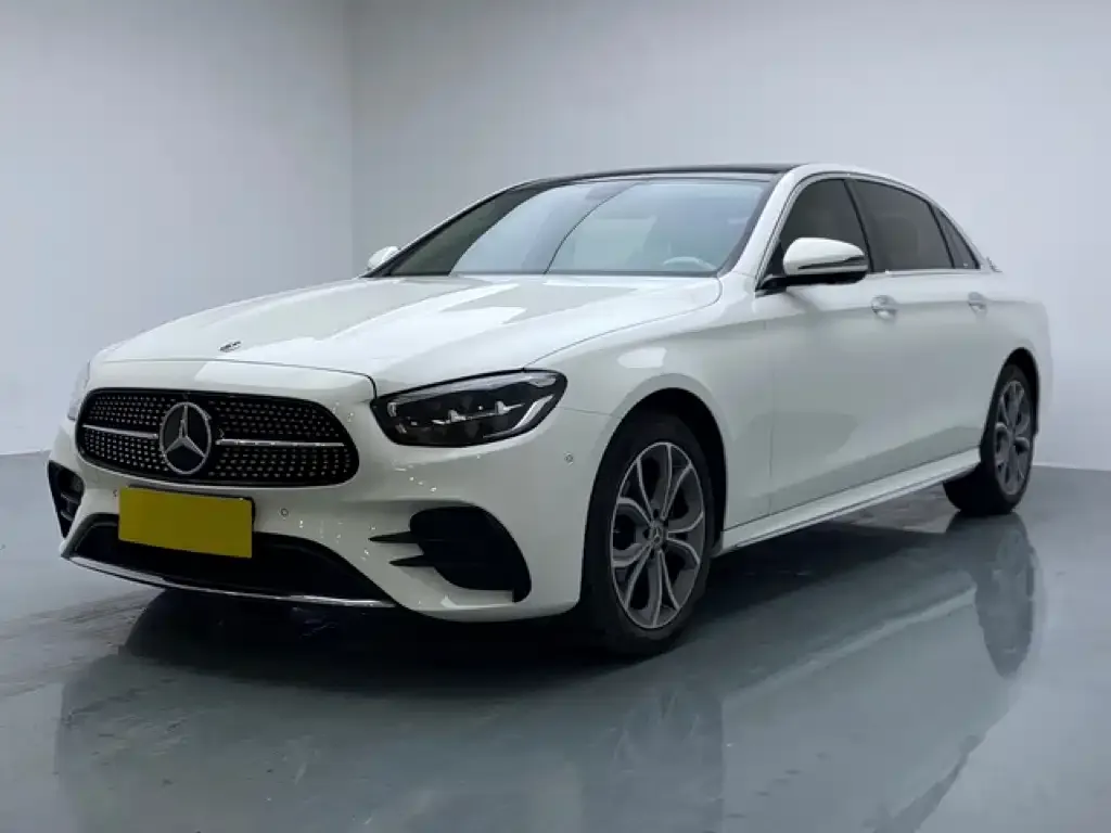 Mercedes-Benz E-Class — фото 1