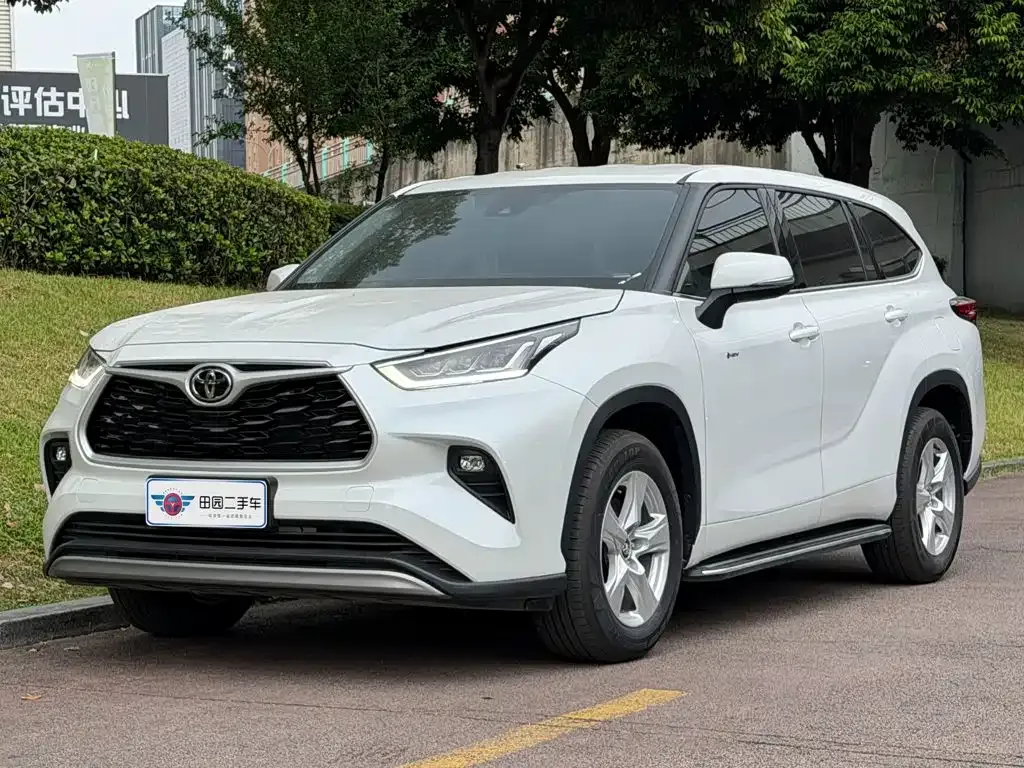 Toyota Highlander — фото 1