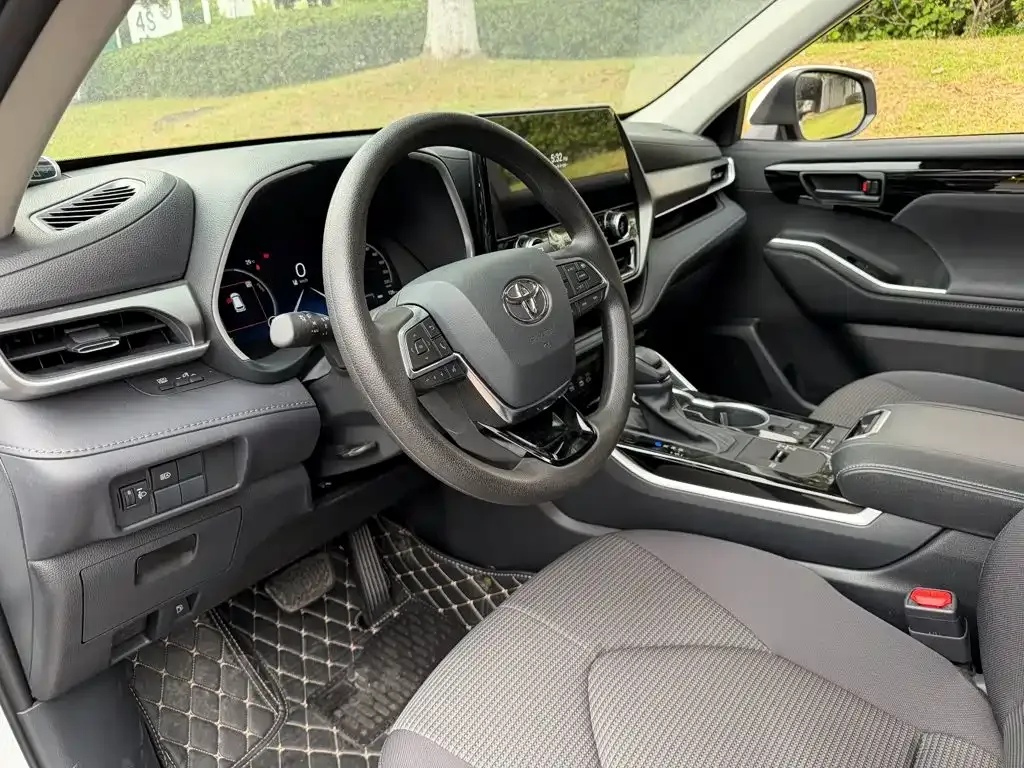 Toyota Highlander — фото 10