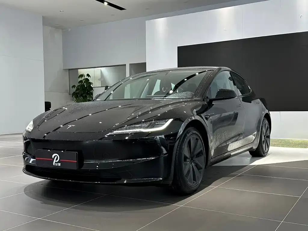 Tesla Model 3 — фото 1
