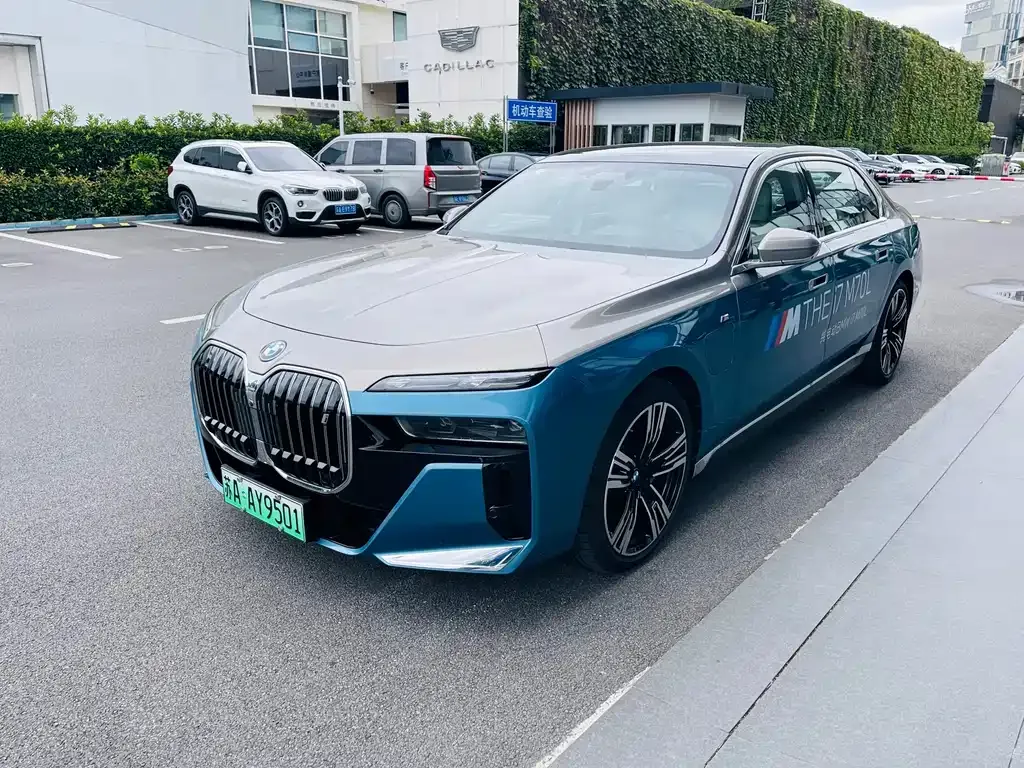 BMW i7 — фото 1