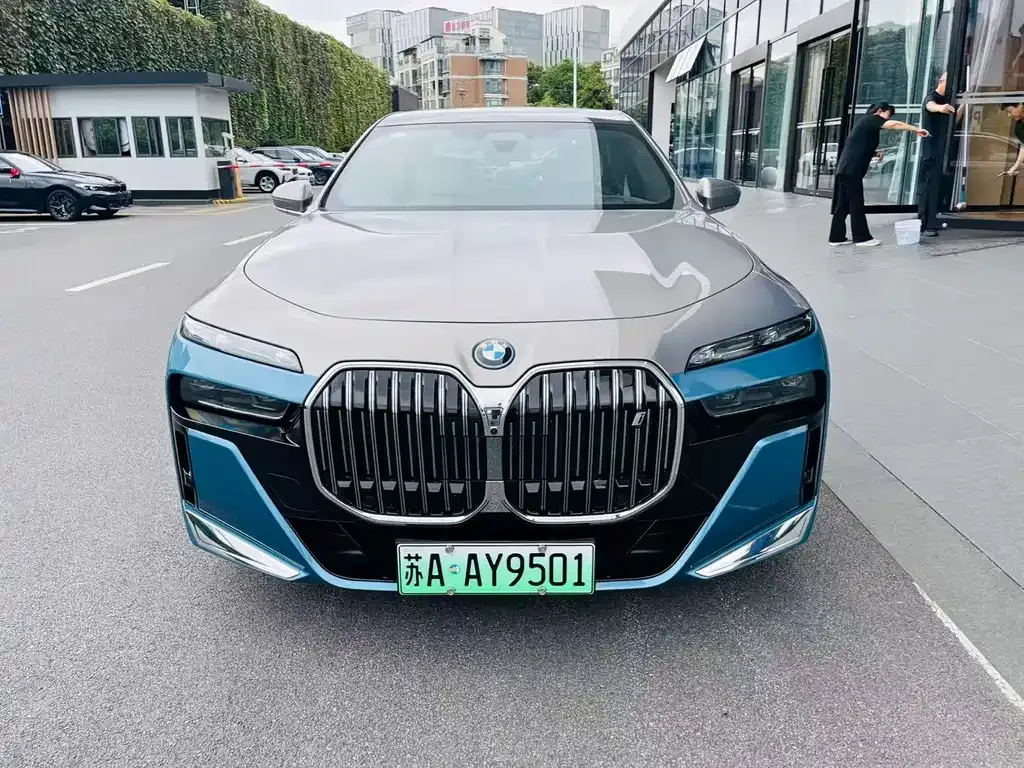 BMW i7 — фото 6