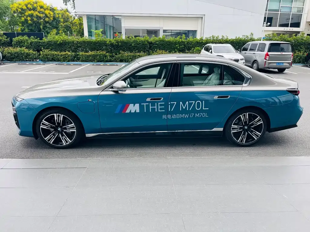BMW i7 — фото 4