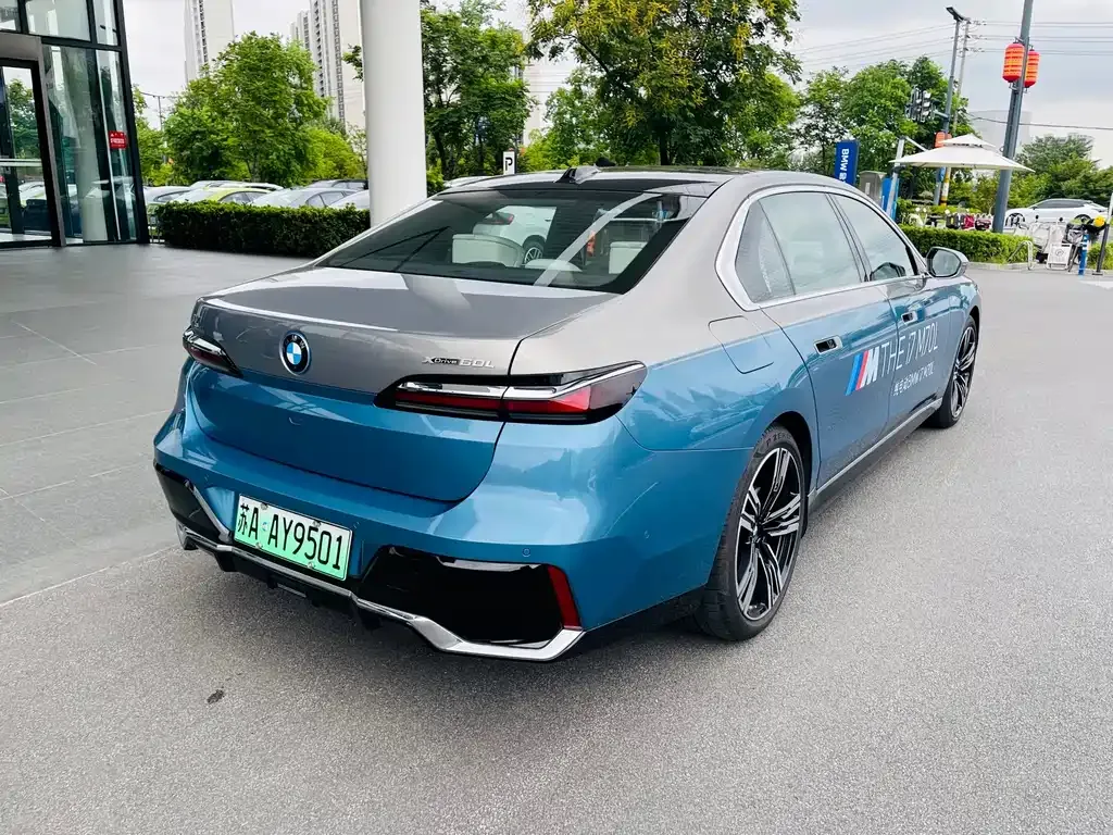 BMW i7 — фото 9