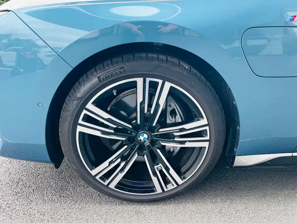 BMW i7 — фото 3