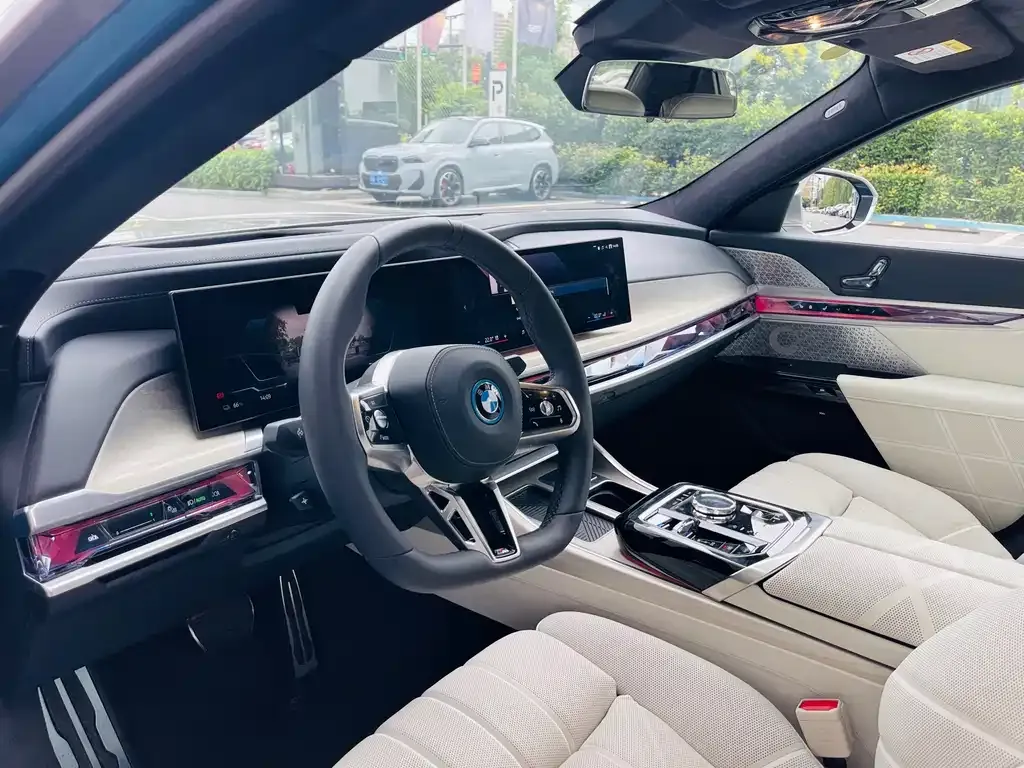 BMW i7 — фото 7