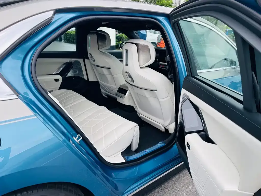 BMW i7 — фото 5