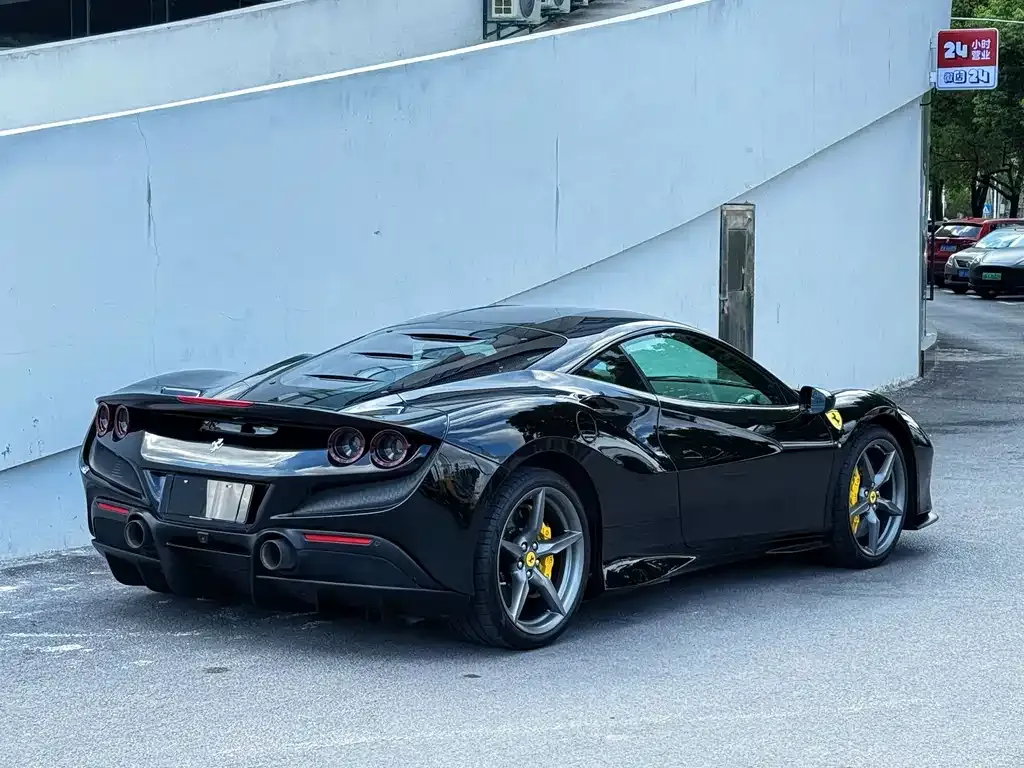 Ferrari F8 — фото 9