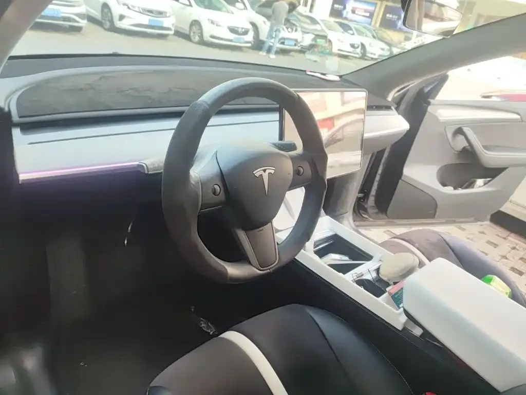 Tesla Model Y — фото 7