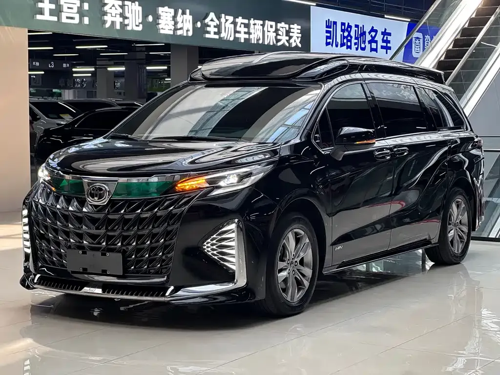 Toyota Sienna — фото 1