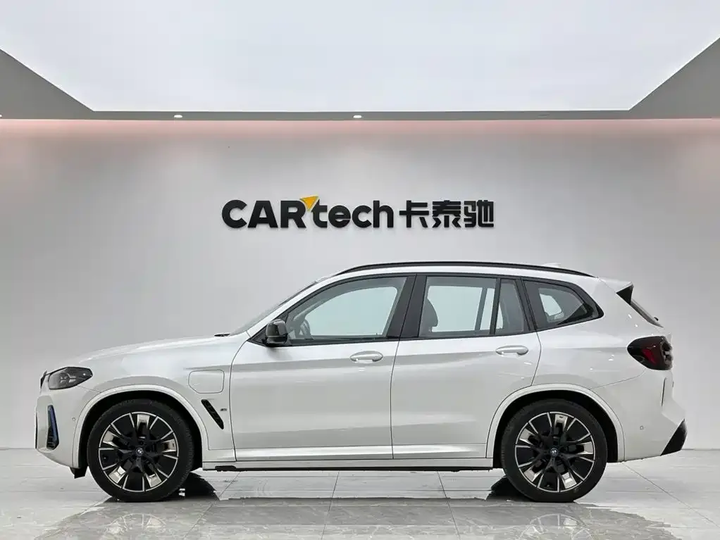 BMW iX3 — фото 2