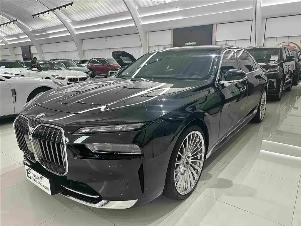 BMW 7 Series — фото 1