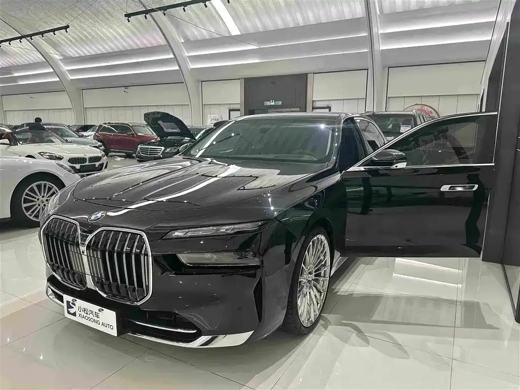 BMW 7 Series — фото 10
