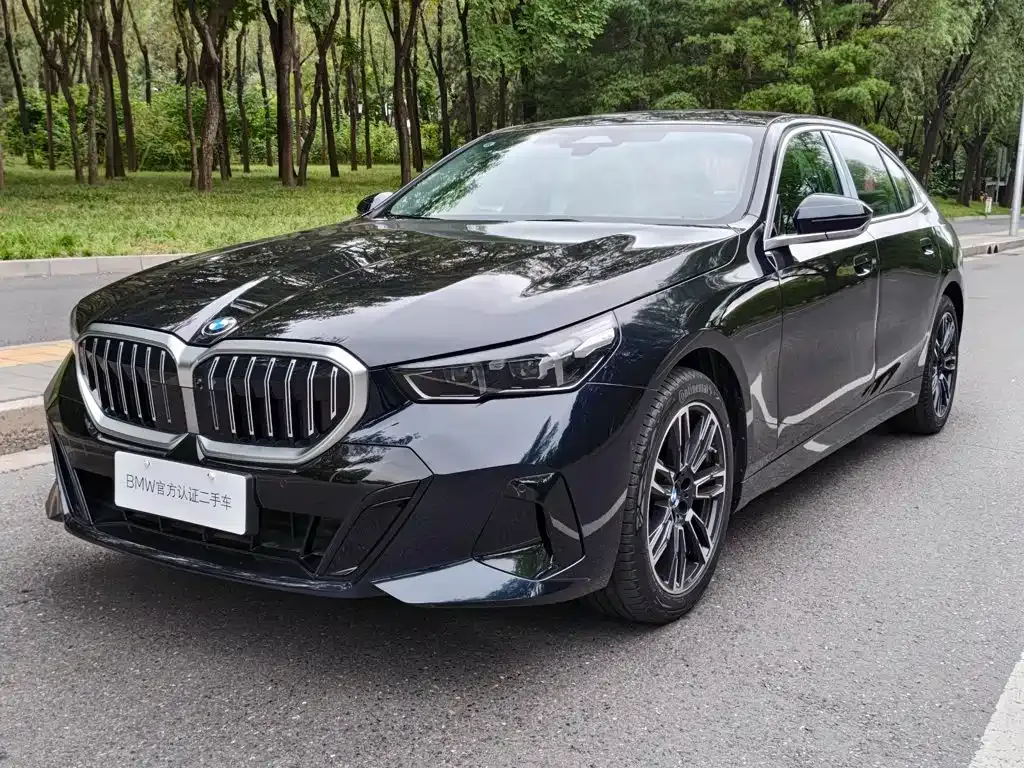 BMW 5 Series — фото 1