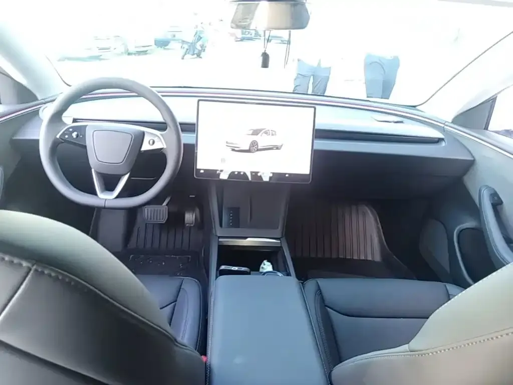 Tesla Model 3 — фото 5