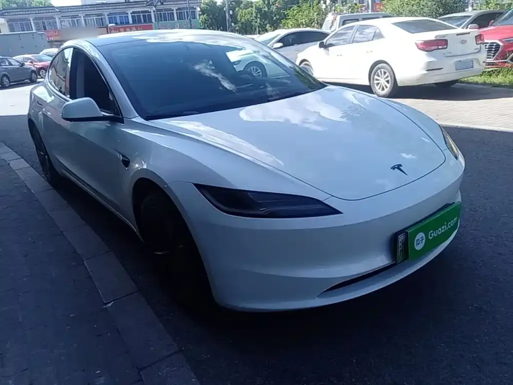 Tesla Model 3 — фото 10