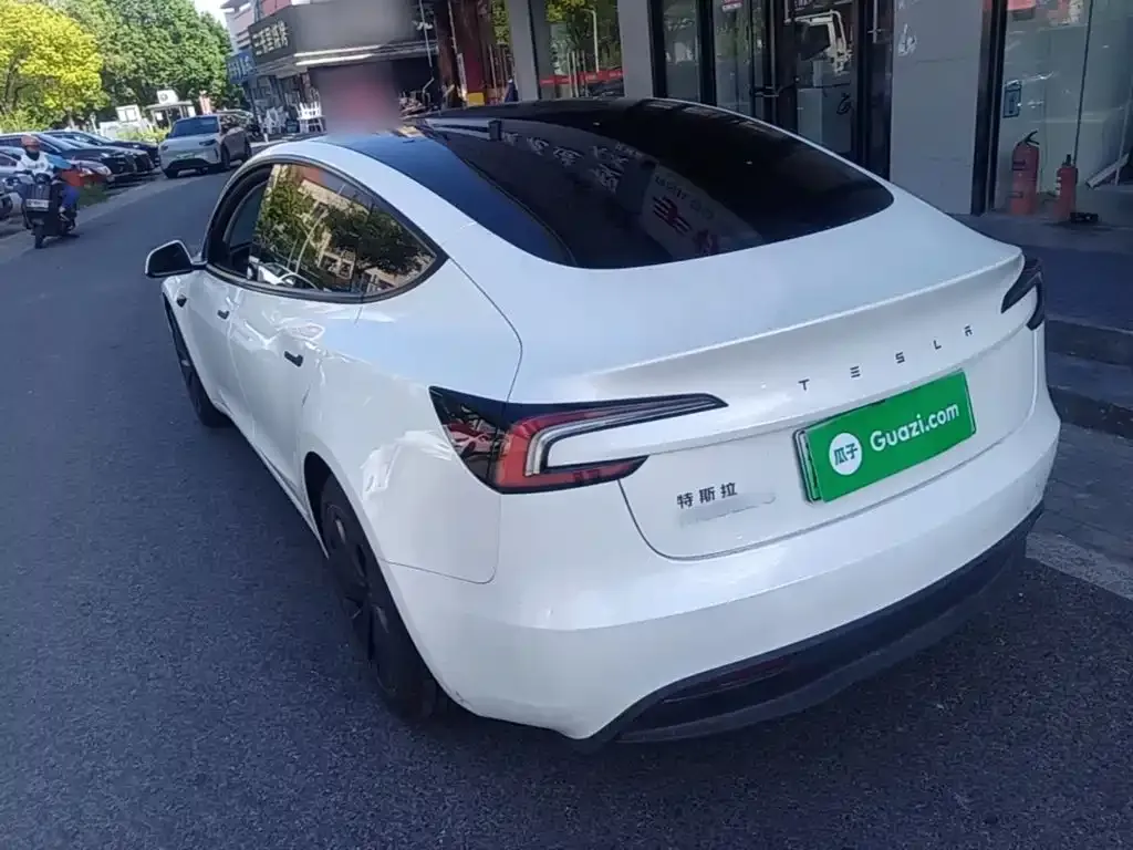 Tesla Model 3 — фото 4