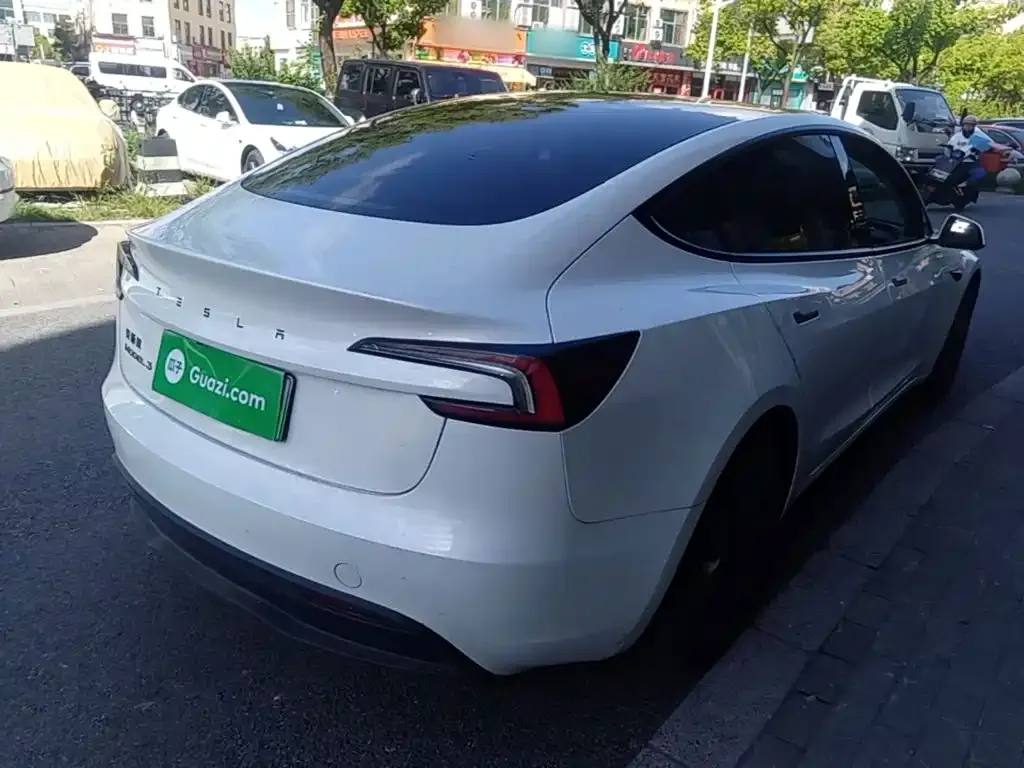 Tesla Model 3 — фото 9
