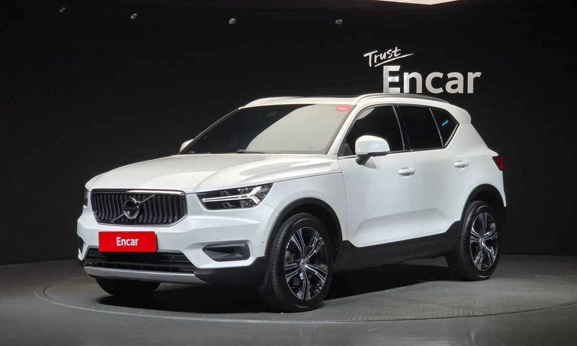 Volvo XC40 — фото 1