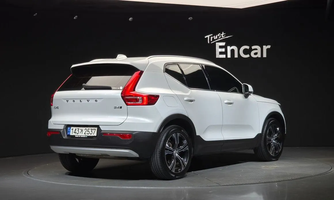 Volvo XC40 — фото 4