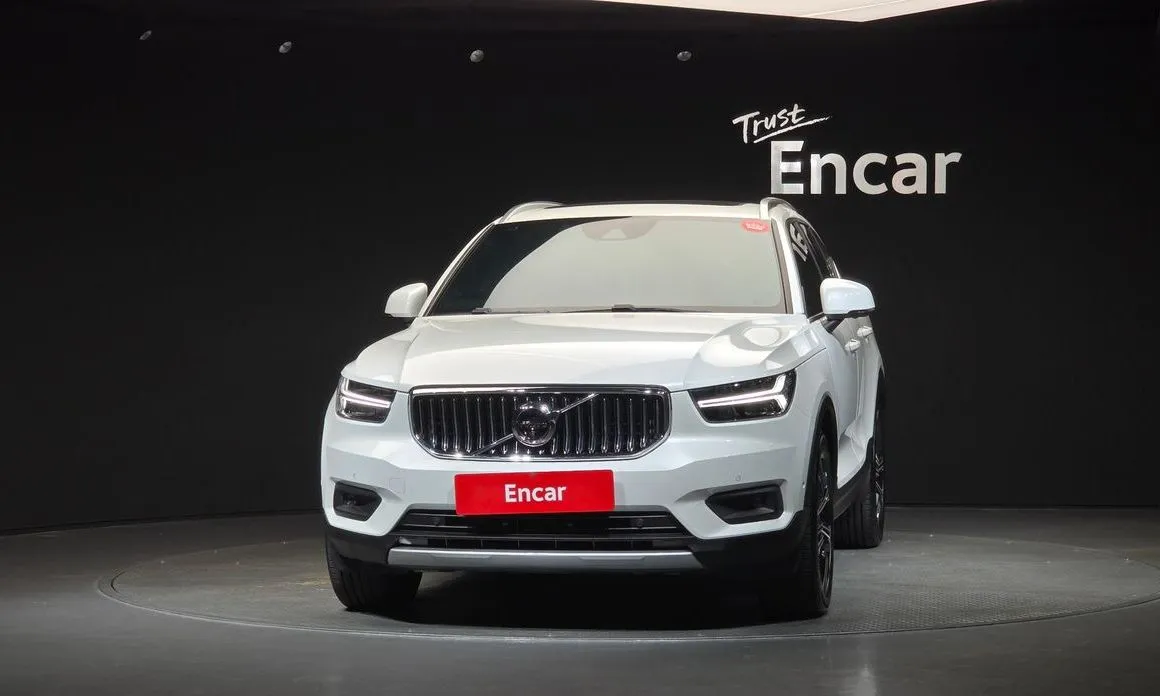 Volvo XC40 — фото 8