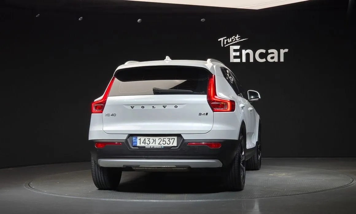 Volvo XC40 — фото 7