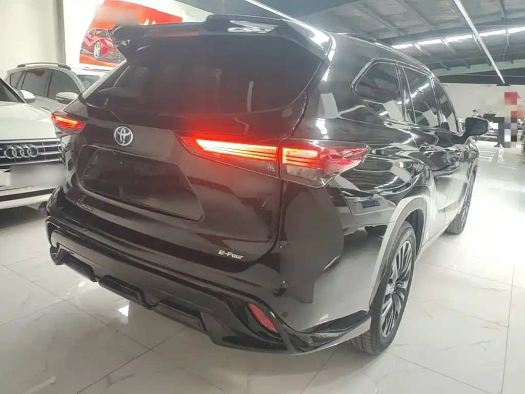 Toyota Highlander — фото 10
