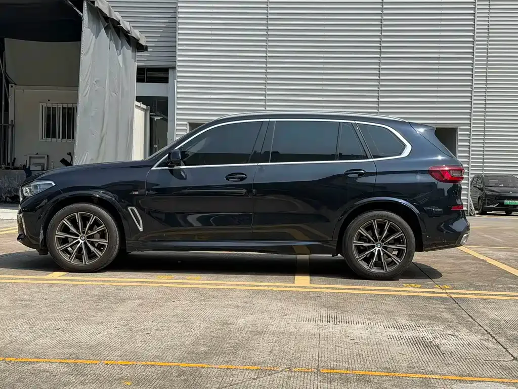 BMW X5 — фото 10