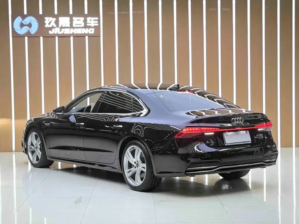 Audi A7L — фото 5