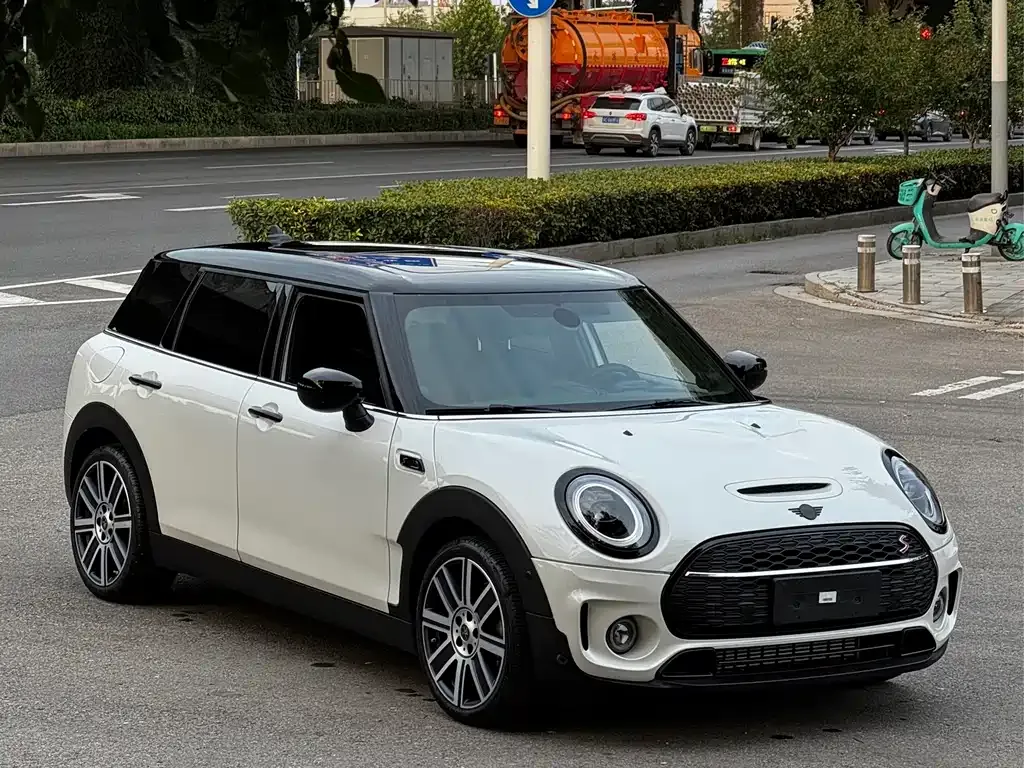 MINI Clubman — фото 1
