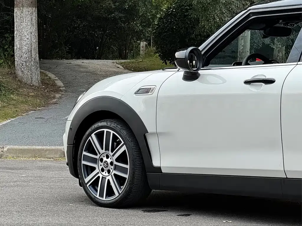 MINI Clubman — фото 10