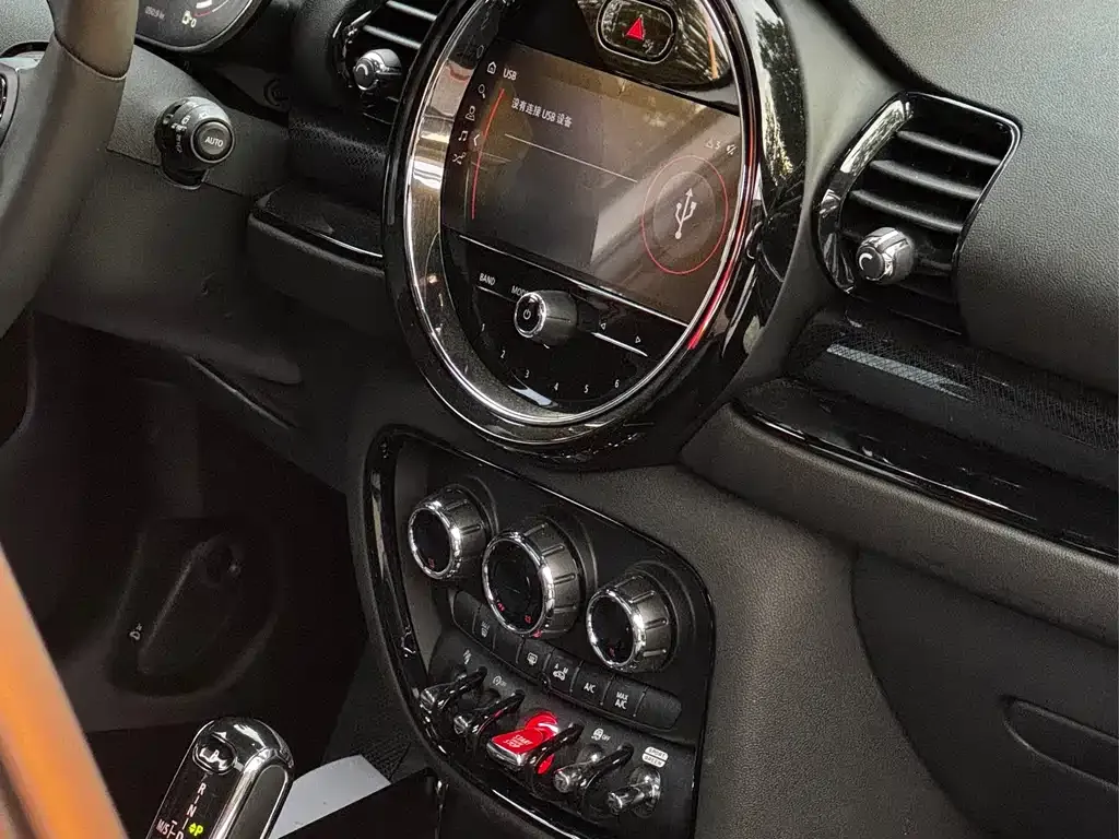 MINI Clubman — фото 6
