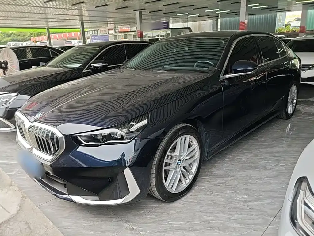 BMW 5 Series — фото 1