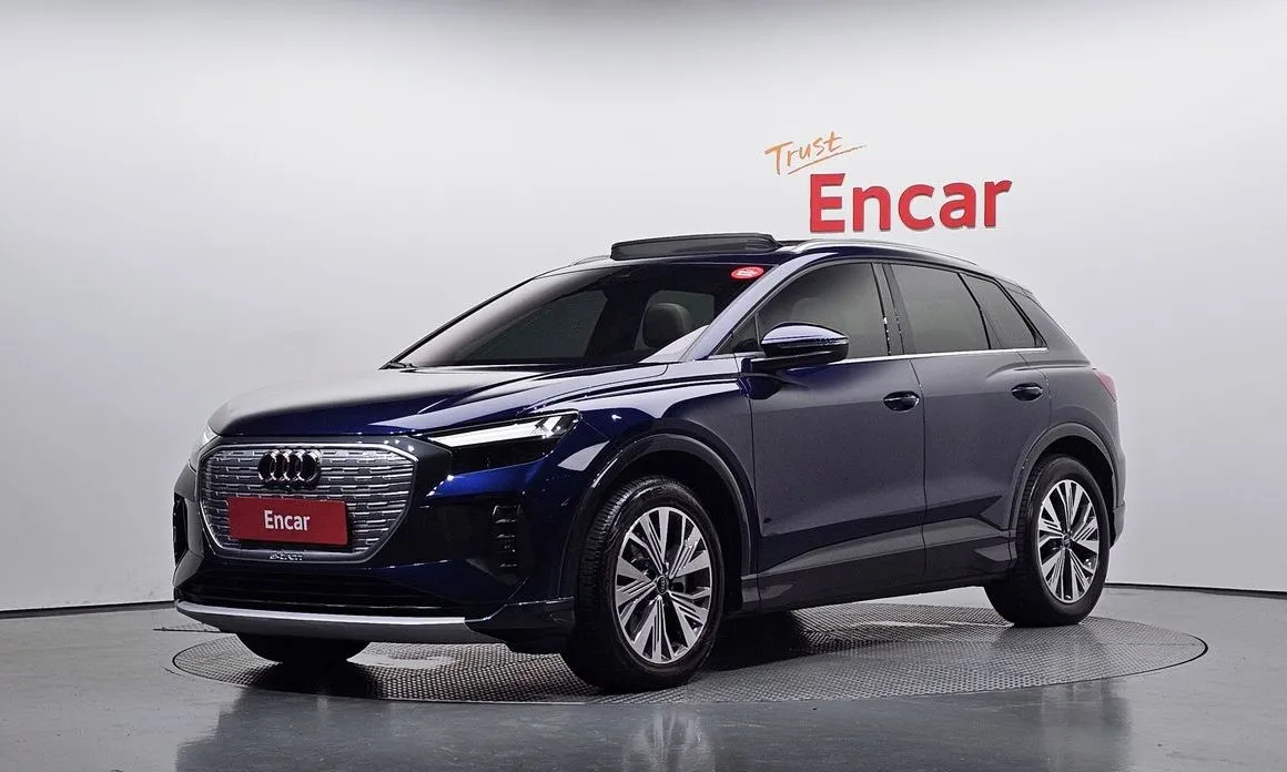 Audi Q4 e-tron — фото 1