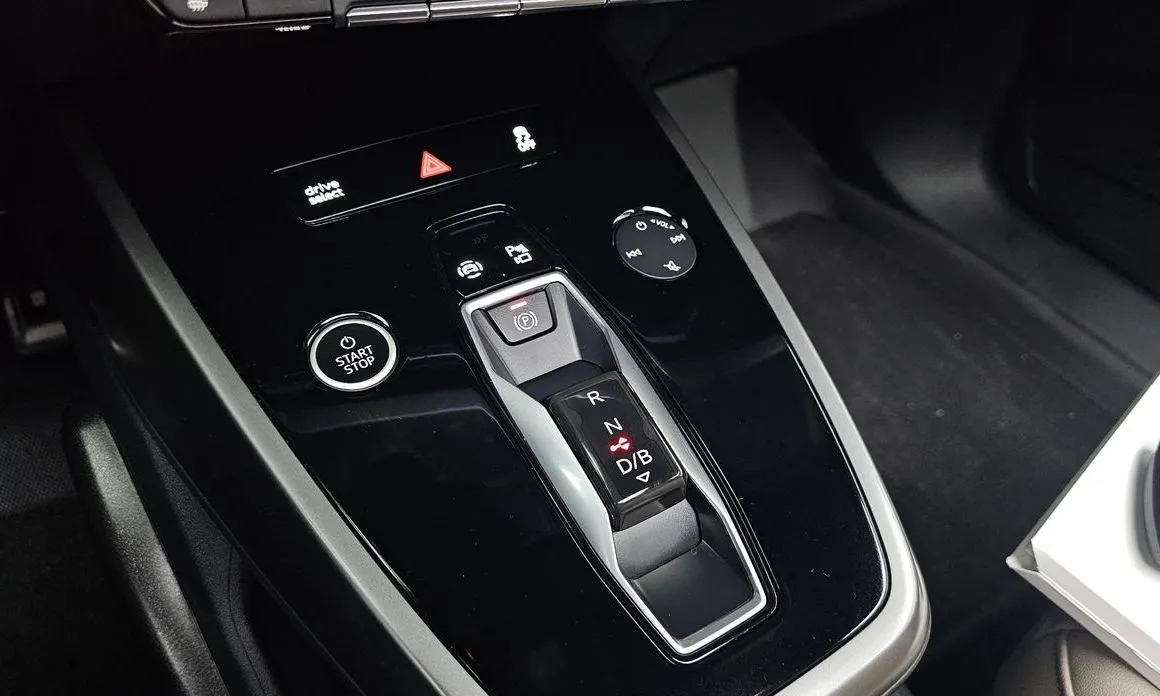 Audi Q4 e-tron — фото 3