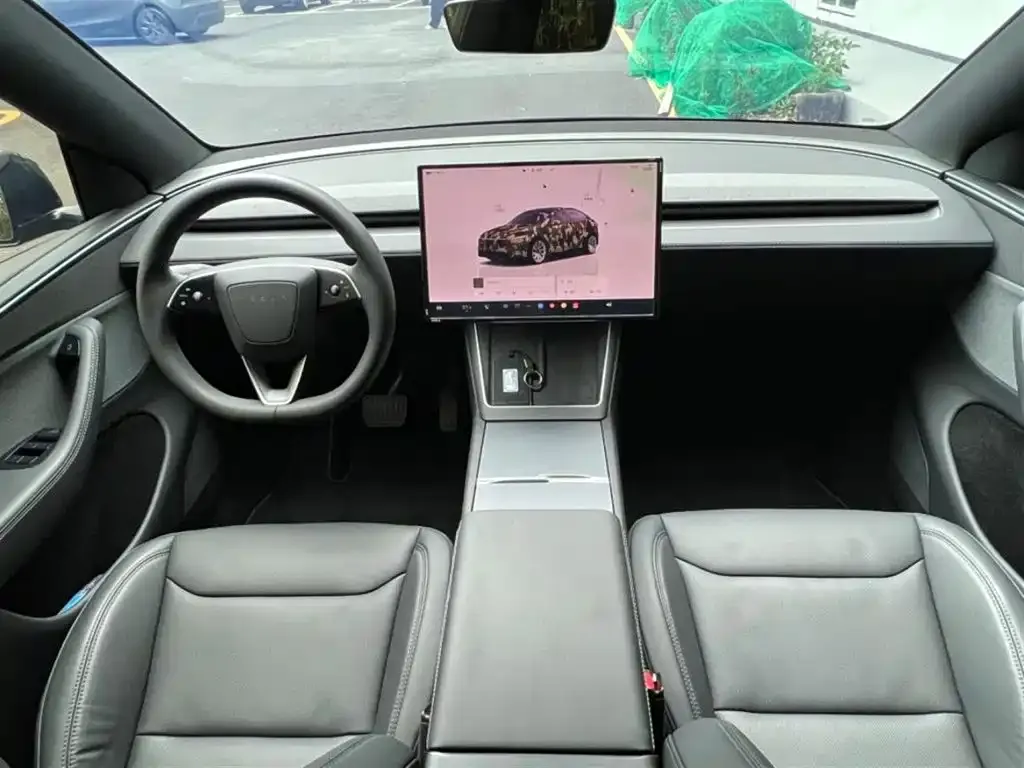 Tesla Model Y — фото 3