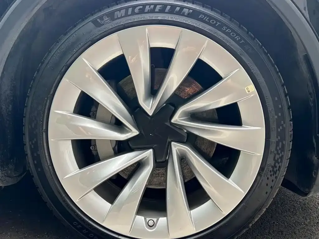 Tesla Model Y — фото 2