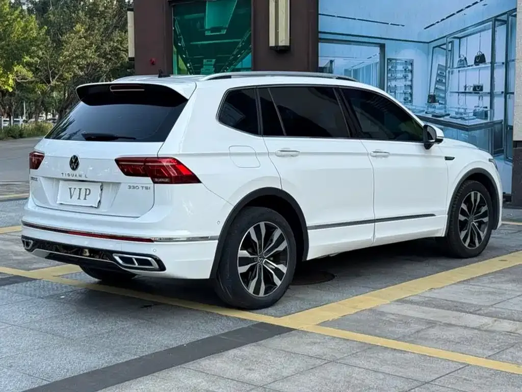 Volkswagen Tiguan L — фото 8