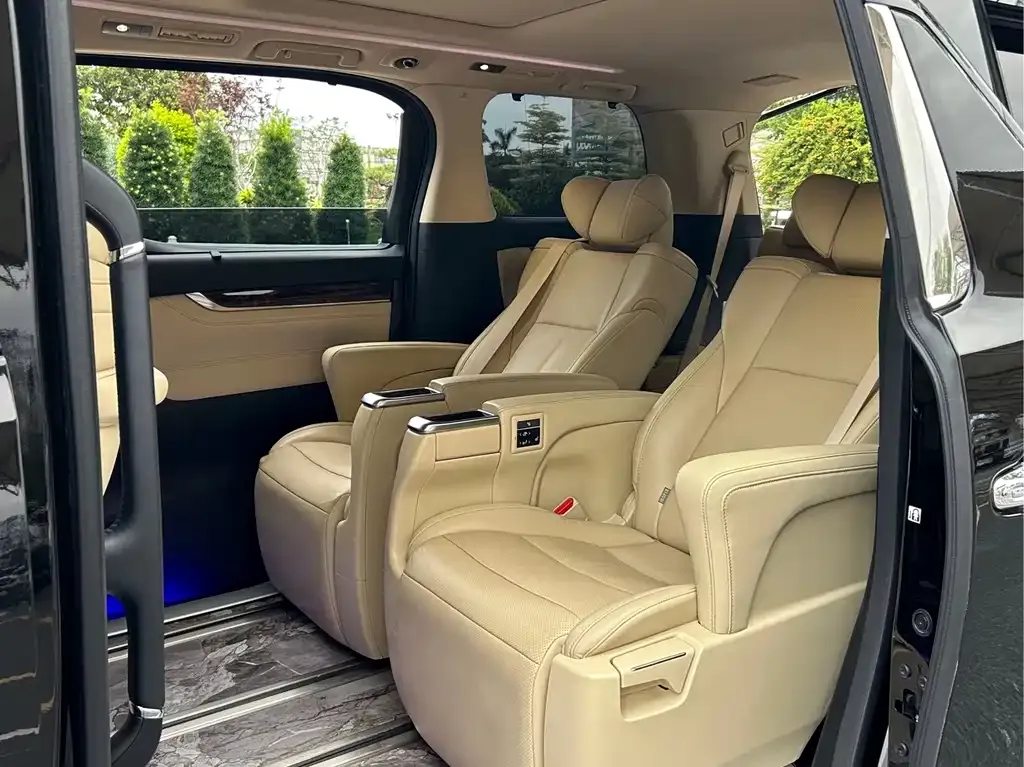 Toyota Alphard — фото 3
