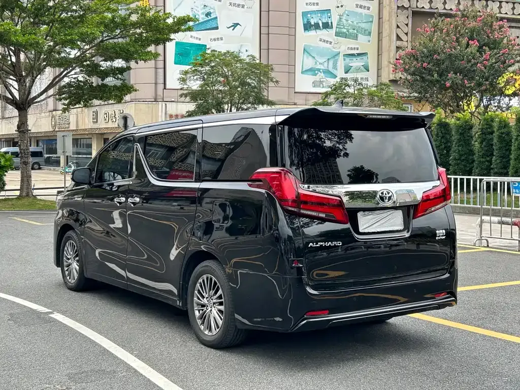 Toyota Alphard — фото 6