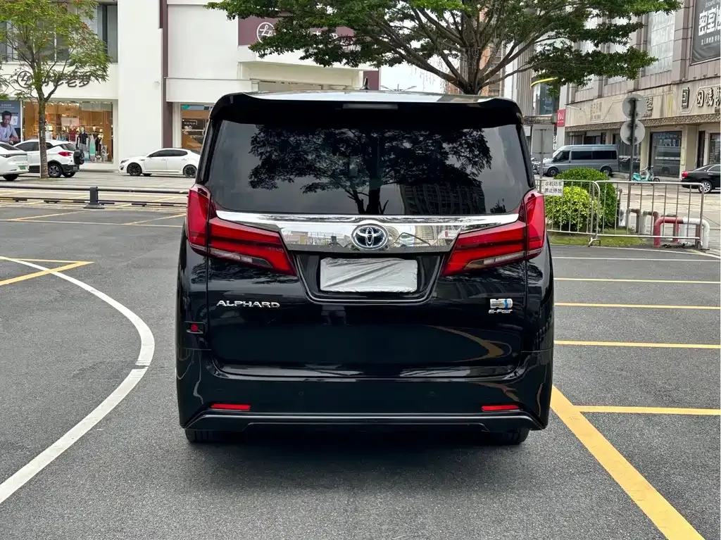 Toyota Alphard — фото 5