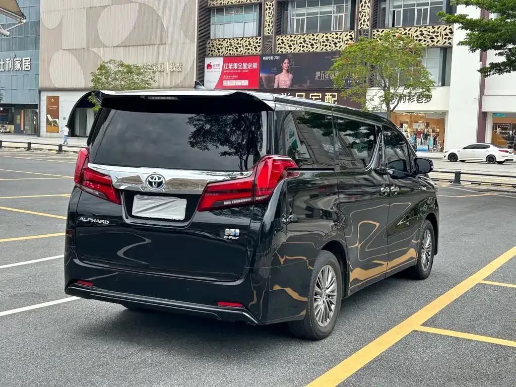 Toyota Alphard — фото 9