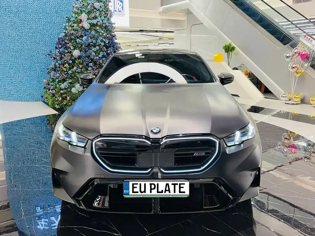 BMW M5 New Energy — фото 7
