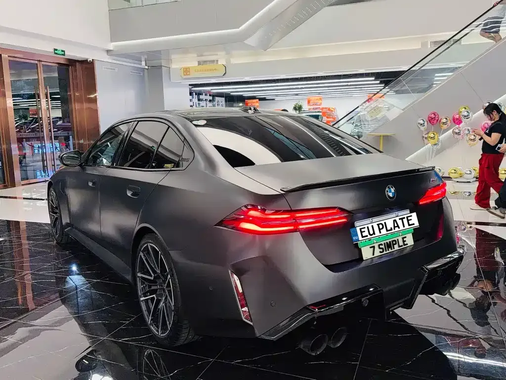 BMW M5 New Energy — фото 8