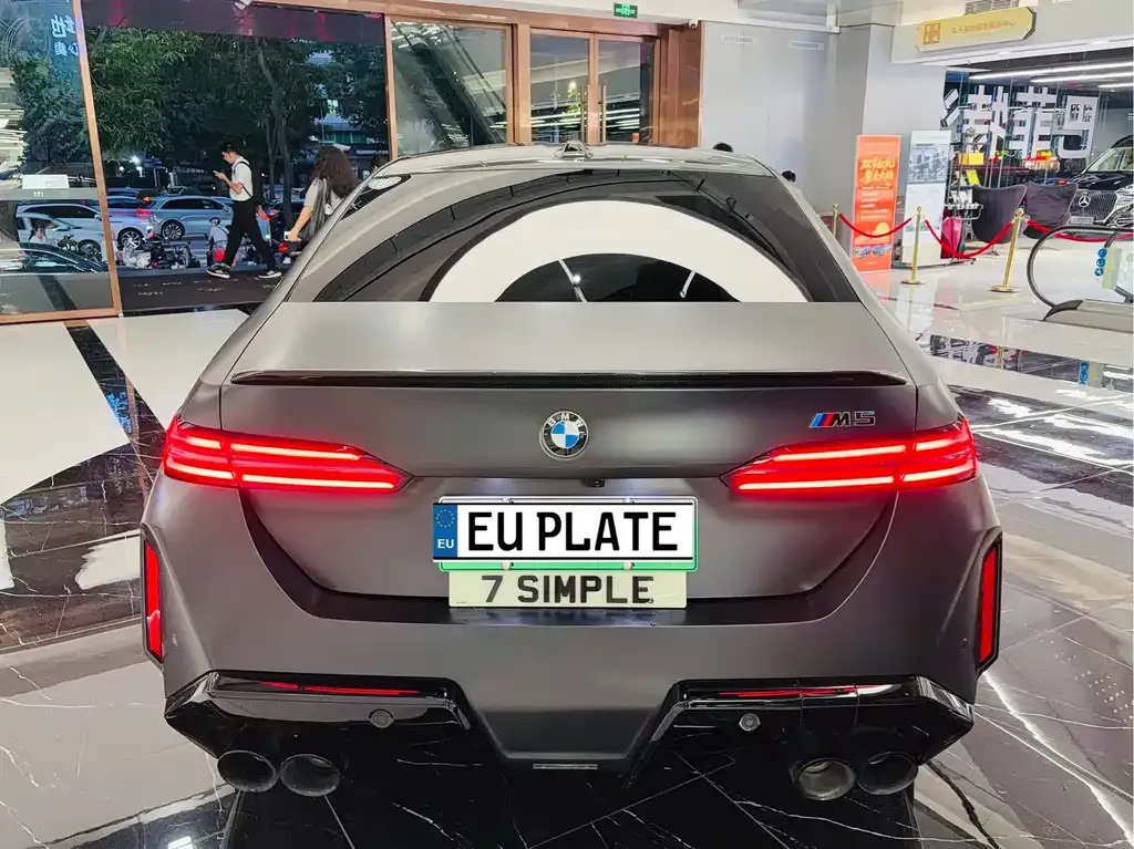 BMW M5 New Energy — фото 4