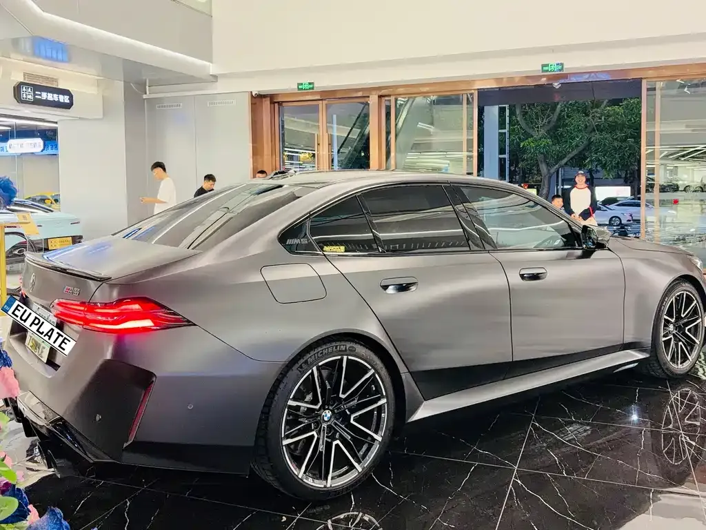 BMW M5 New Energy — фото 6
