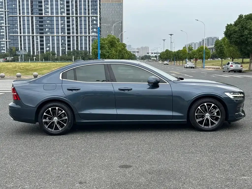 Volvo S60 — фото 4