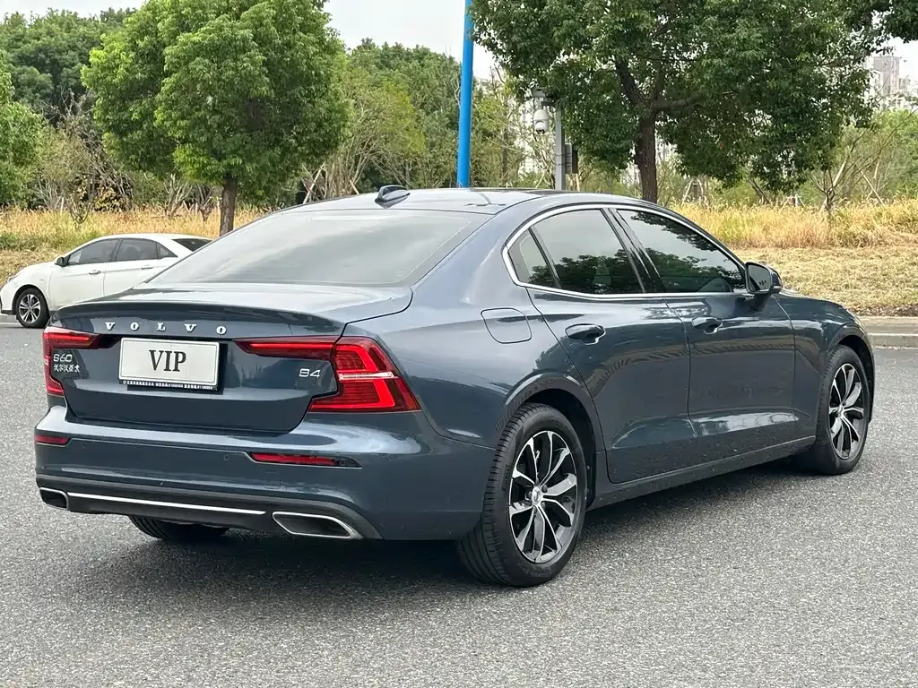 Volvo S60 — фото 6